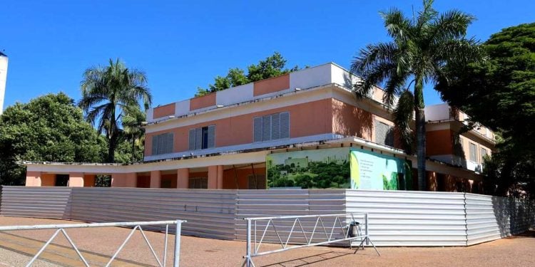 Governo de Goiás inicia restauração de edifício que abrigou o Fórum e a PGE, na Praça Cívica