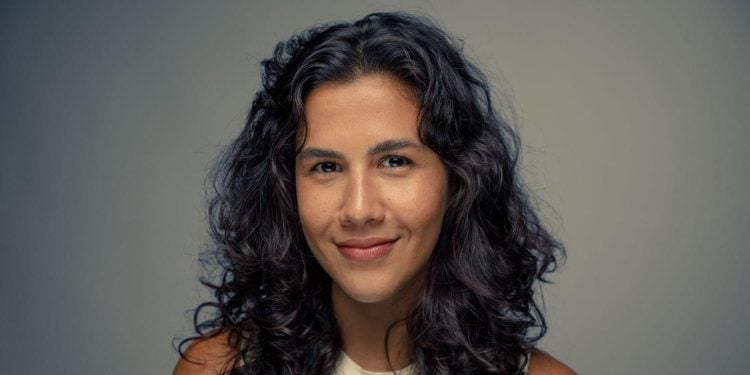 Com goiana Maria Paula Marini, filme “Um Lobo entre os Cisnes”, que estreia em todo o Brasil