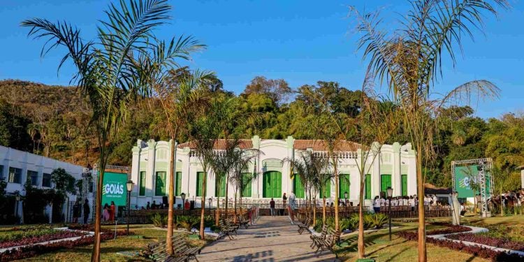 Palácio da Instrução, na cidade de Goiás, tem restauração entregue
