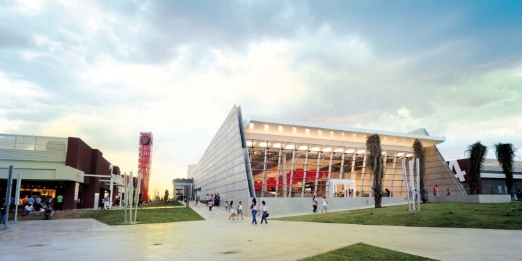 Outlet Premium Brasília realiza festa agostina