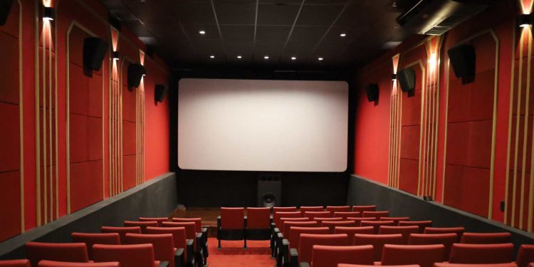 Equipe do Cine Cultura participa de pré-estreia de O Agente Secreto em Recife