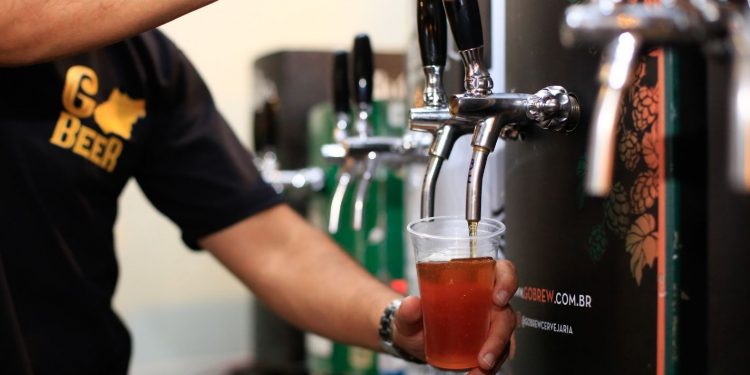 Go Beer celebra cerveja artesanal goiana com diversos rótulos e shows gratuitos