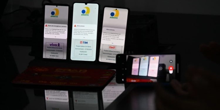 Goiânia passa a contar com sistema de alertas de emergência por celular
