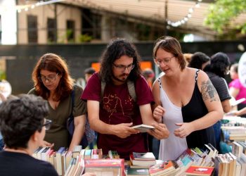 Coletivo Centopeia realiza 3ª edição da feira literária Beco das Palavras