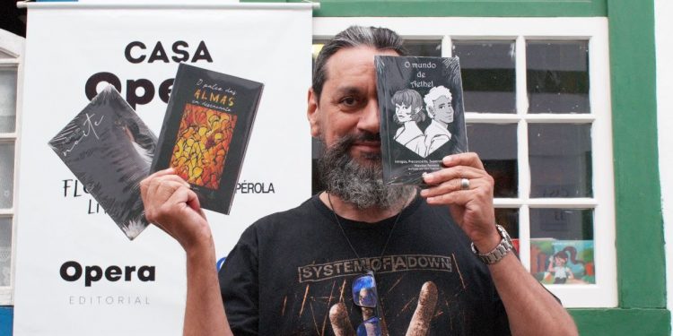 Livraria Palavrear recebe lançamento do livro O Mundo de Aethel