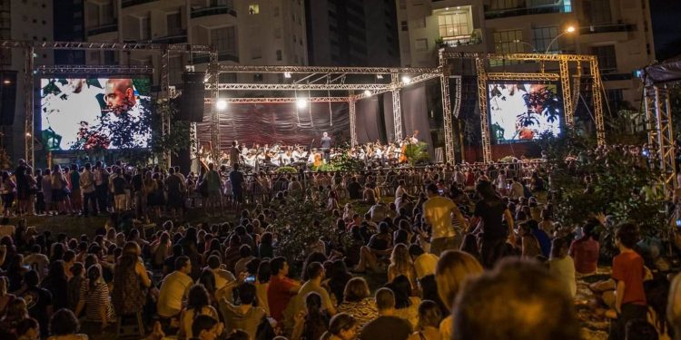 Filarmônica abre o 24º Canto da Primavera com concerto ao ar livre em Pirenópolis