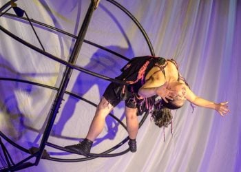 Cia Corpo na Contramão oferece oficinas gratuitas de aéreos para artistas circenses