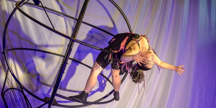 Cia Corpo na Contramão oferece oficinas gratuitas de aéreos para artistas circenses