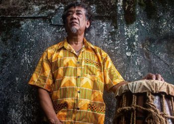 Mestre Jackson, um dos precursores do Samba Reggae no Olodum, ministra oficinas em Goiás