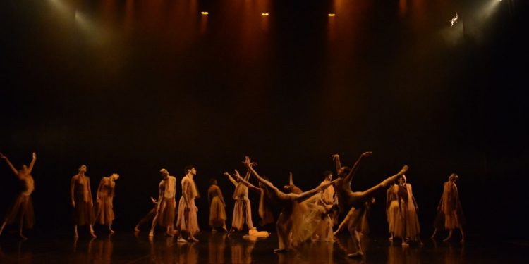 Basileu França apresenta espetáculo gratuito de dança