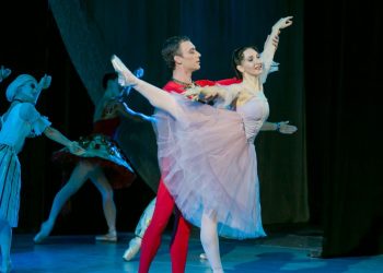 Ballet Clássico De São Petersburgo apresenta “O Quebra-Nozes" em Goiânia