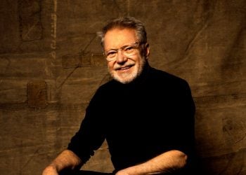 João Caetano lança álbum "Mil Voltas" com 2 shows em Goiânia