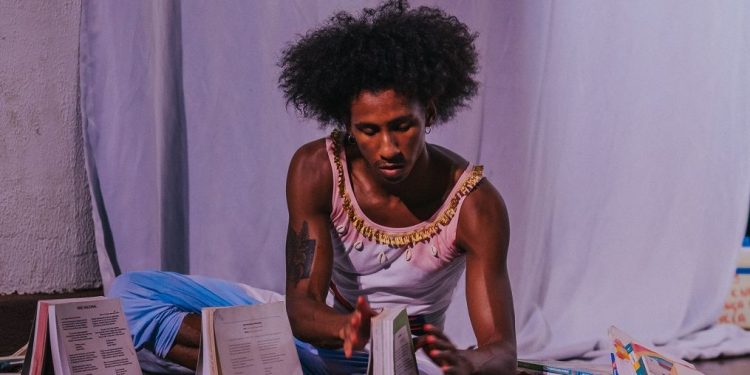 “Sob(re) a pele” encerra temporada de estreia em Goiânia com apresentações nos dias 11 e 12 de outubro