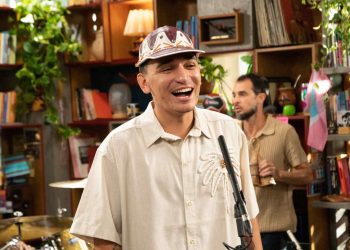 Tiny Desk Brasil ganha entrevistas exclusivas com artistas no Tiny Talks