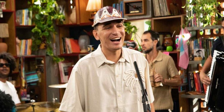 Tiny Desk Brasil ganha entrevistas exclusivas com artistas no Tiny Talks