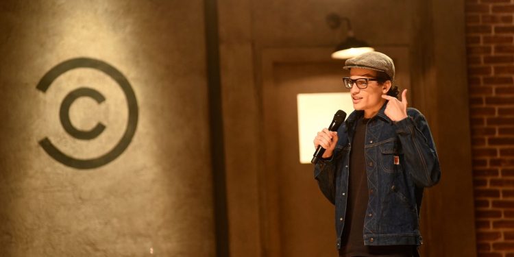 Humorista Daniel Duncan faz show em Goiânia