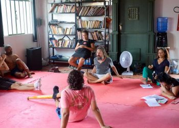 Cia Nu Escuro oferece oficina de “Jogos Teatrais”, com Adriana Brito e Eliana Santos