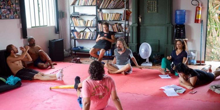 Cia Nu Escuro oferece oficina de “Jogos Teatrais”, com Adriana Brito e Eliana Santos