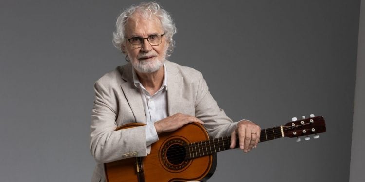 Renato Teixeira faz show gratuito no Teatro Goiânia