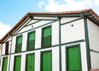 Governo de Goiás e Sesc firmam parceria para gestão do Teatro de Pirenópolis