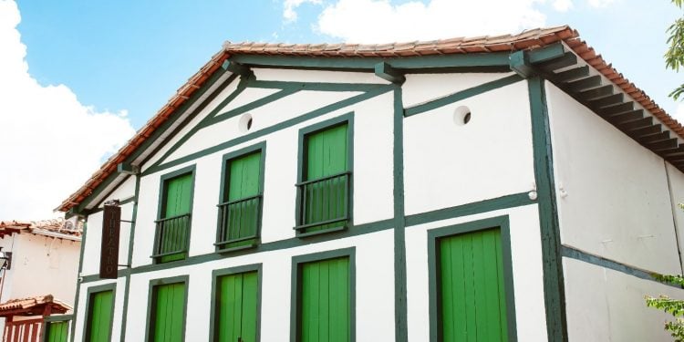 Governo de Goiás e Sesc firmam parceria para gestão do Teatro de Pirenópolis