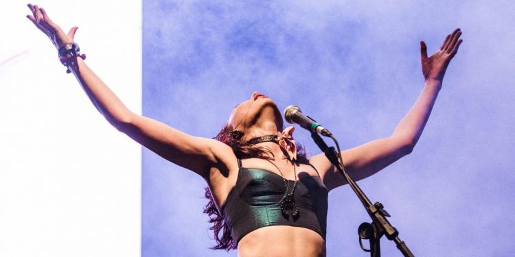 Cidade Rock recebe Salma Jô em show solo no Martim Cererê