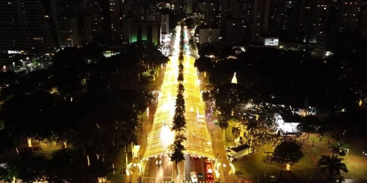 Túnel de luzes da Praça Tamandaré é inaugurado pela Prefeitura de Goiânia