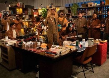 Tiny Desk Brasil: Liniker lança música inédita no 10º episódio