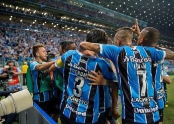 Foto: Reprodução/ Jogadores do Grêmio comemoram gol da vitória