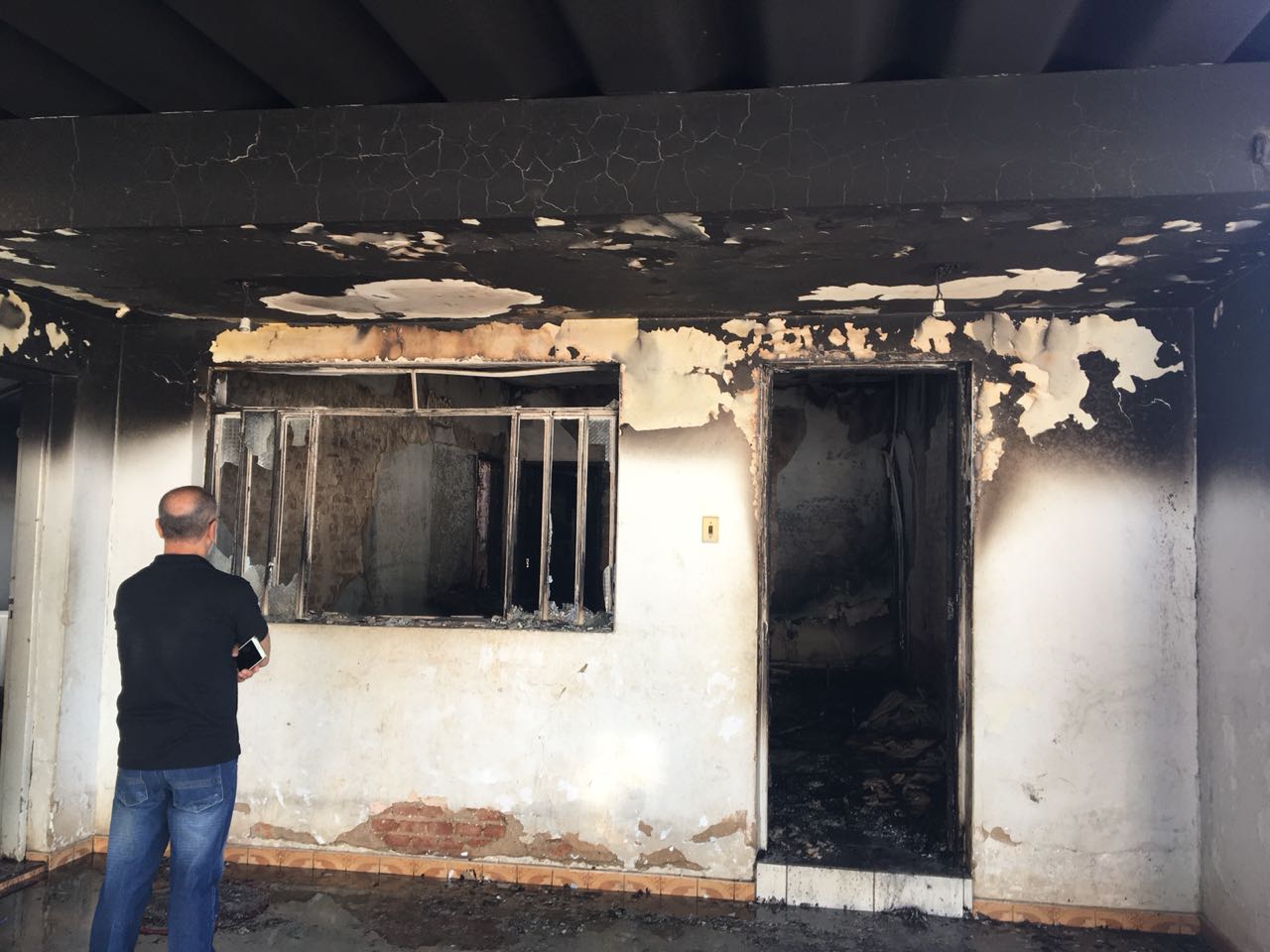 Casa destruída por incêndio no Vila Nova mantinha home care com pacientes graves