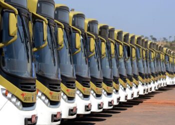 Empresa de ônibus entra em greve e deixa quase 200 mil passageiros sem transporte no Distrito Federal