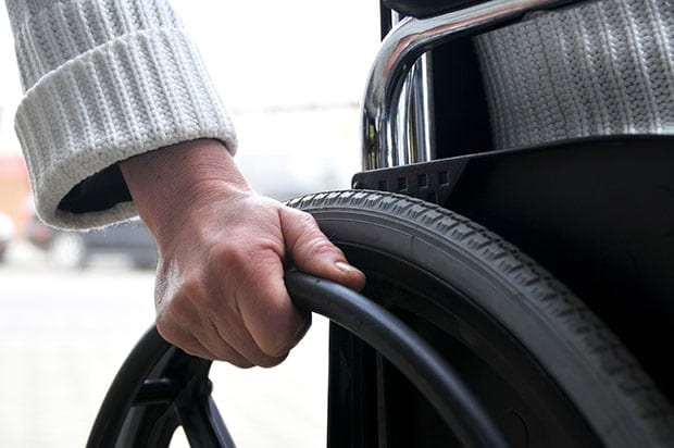 Lei obriga estabelecimentos de Goiânia a disponibilizar cadeiras de rodas