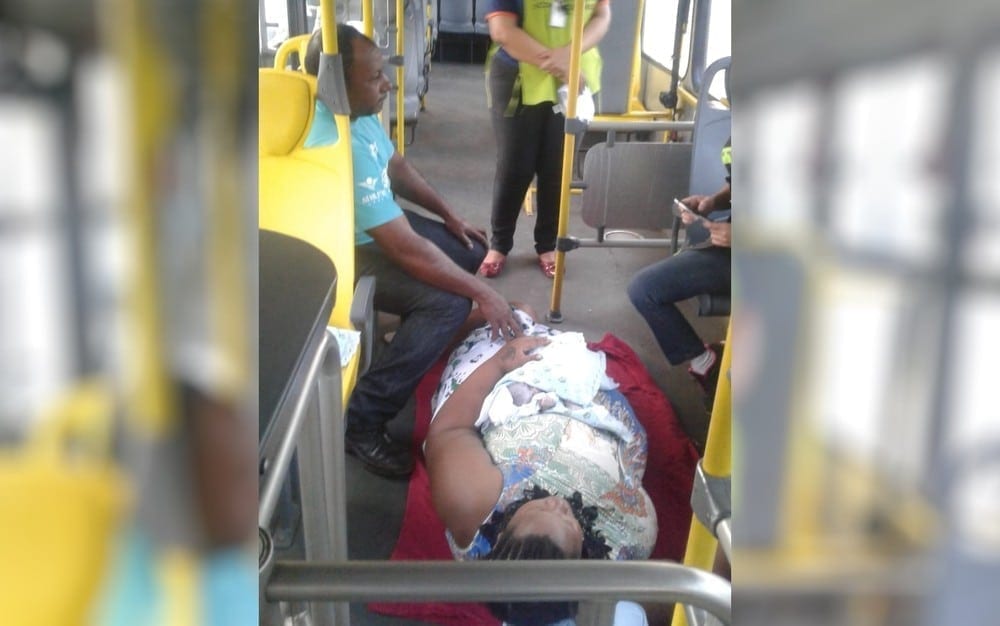 Mulher dá à luz dentro de ônibus no Terminal Praça A em Goiânia
