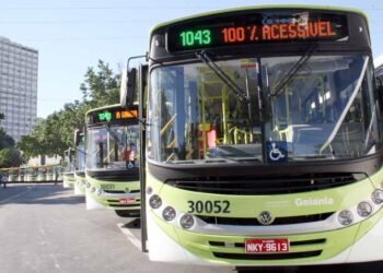 Ônibus Rosa: aprovada criação de frota para mulheres em Goiânia