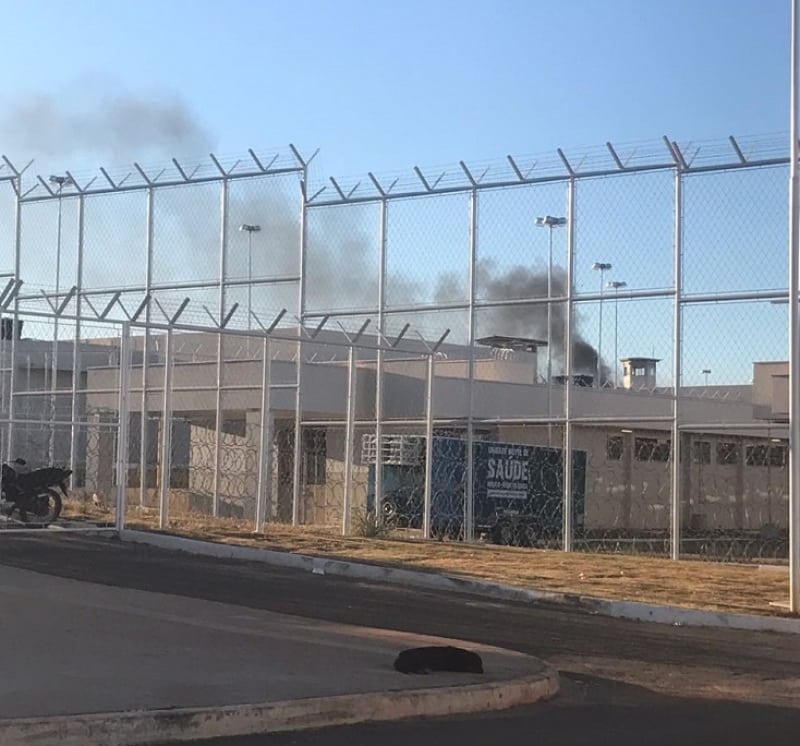 Presos incendeiam celas e área de visitas do novo presídio de Formosa