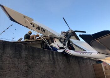 Queda de aeronave de pequeno porte em Goiânia deixa criança morta e dois adultos feridos