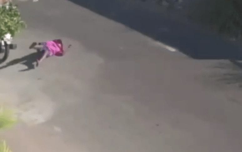 Vídeo mostra menino sendo atropelado enquanto corria atrás de pipa em Aparecida