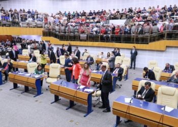 Após tumulto e pancadaria reforma da previdência é votada e aprovada em Goiânia