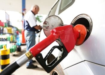 Após vários reajustes, preço da gasolina pode ser congelado por 15 dias