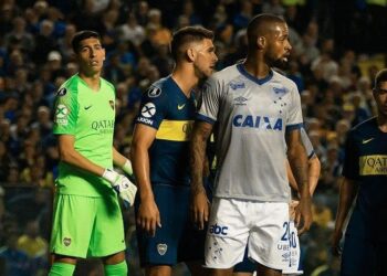 Boca Juniors confirma fratura no maxilar do goleiro após choque com Dedé