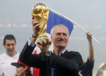 Campeão da Copa, Deschamps é eleito o melhor técnico do mundo pela Fifa