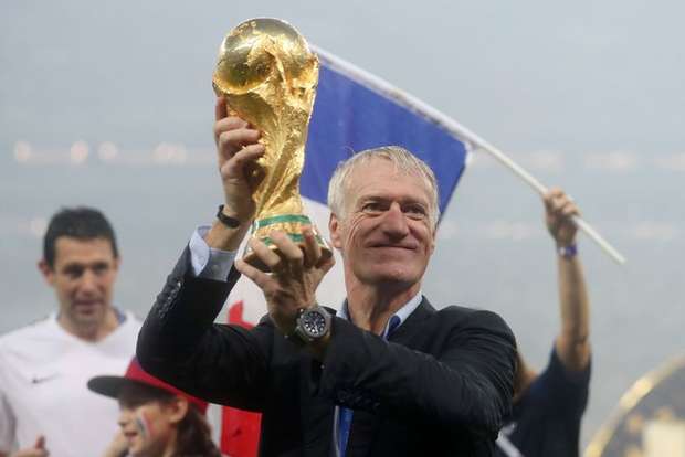 Campeão da Copa, Deschamps é eleito o melhor técnico do mundo pela Fifa