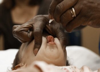 Com baixa adesão, governo estuda tornar obrigatória vacinação contra a pólio e sarampo