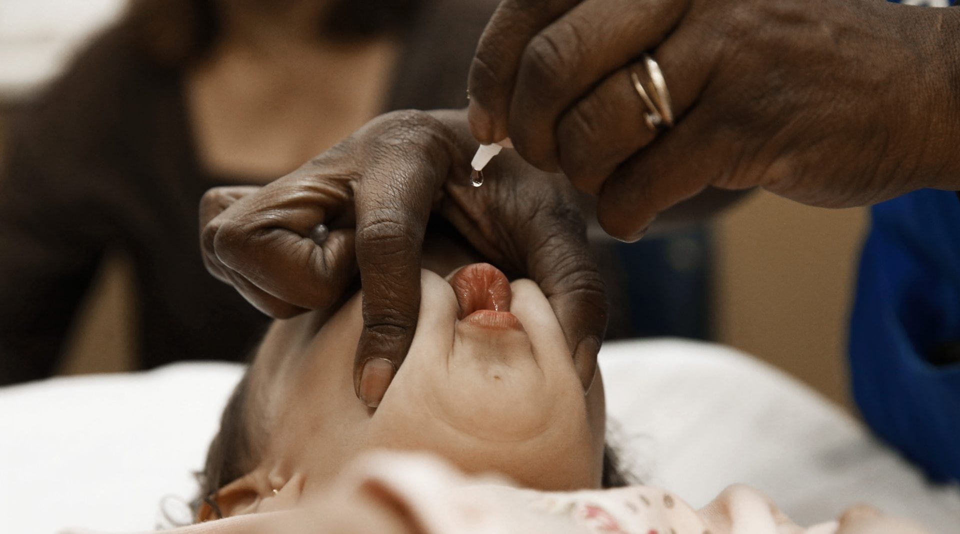 Com baixa adesão, governo estuda tornar obrigatória vacinação contra a pólio e sarampo