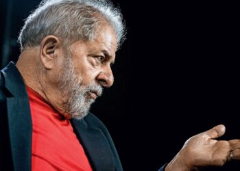 Defesa de Lula entra com recursos no TSE e no STF por candidatura