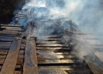 Depois de morte trágica de motociclista, ponte é incendiada e povoados ficam isolados no interior de Goiás