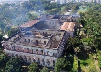 Dois dias após incêndio no Museu Nacional, Temer faz reunião no Planalto