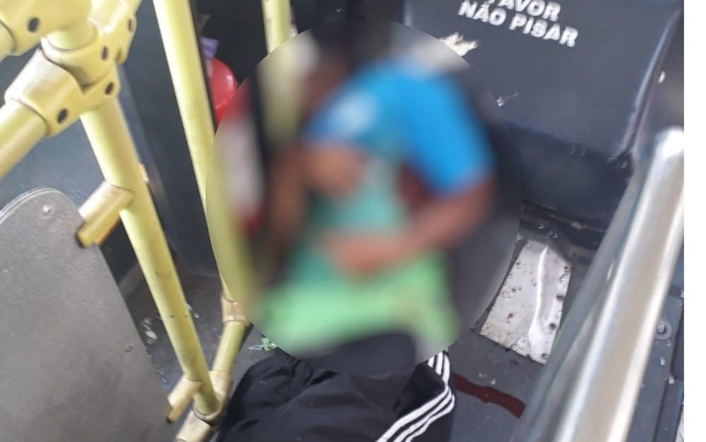 Jovem é morto com 14 tiros dentro de ônibus em Aparecida de Goiânia