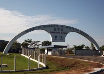 Justiça suspende cobrança de taxa de tratamento de esgoto em Goiânia