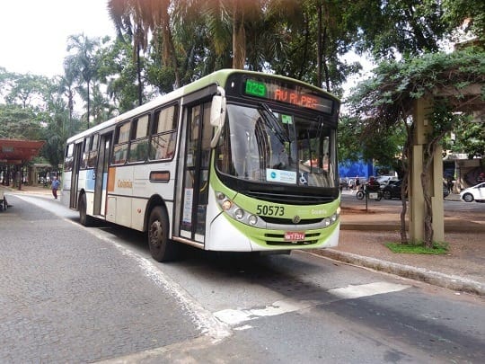 Lei determina implantação de "botão do pânico" nos ônibus de Goiânia para combater assédio sexual